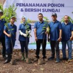 PT Jasamarga Transjawa Tol Tanam 200 Pohon dan Bersihkan Sungai di Tol Palimanan-Kanci