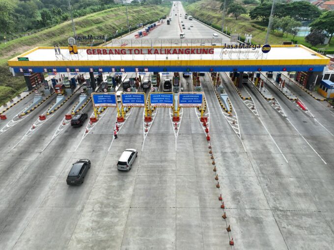 Puncak arus mudik Lebaran 2025 diprediksi terjadi 28 Maret, dengan 232.000 kendaraan keluar Jakarta. Jasa Marga siapkan rekayasa lalu lintas untuk kelancaran