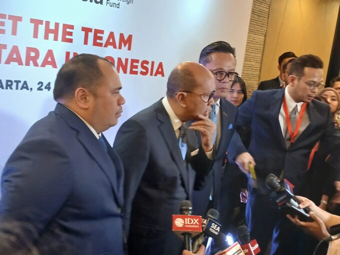 CEO BPI Danantara Rosan Roeslani memberikan tanggapan kepada wartawan pada konferensi pers, Senin, 24 Maret 2025
