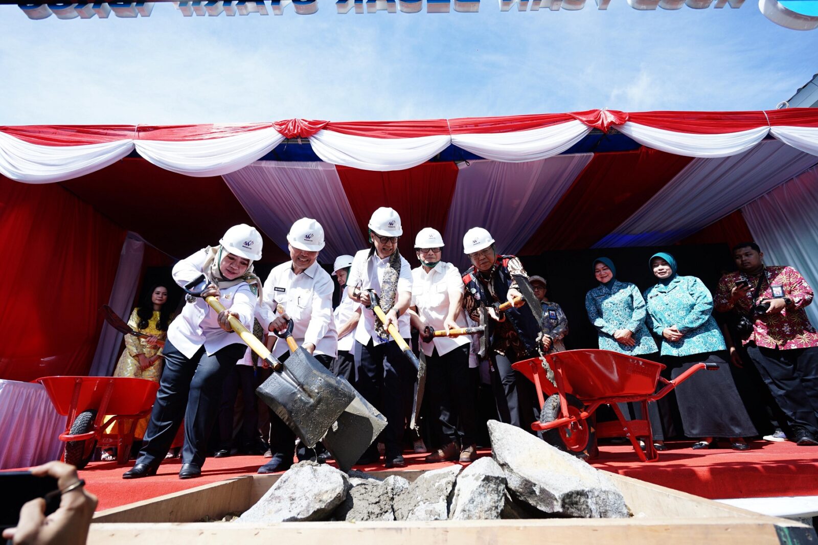Menkes resmikan groundbreaking RSUD Kubu. Waskita Karya siap bangun rumah sakit modern dukung layanan KJSU di Kalimantan Barat