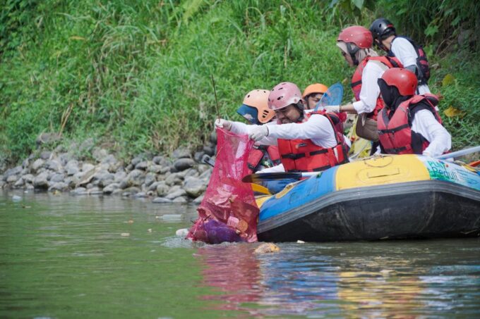 PLN Ajak Generasi Muda Jadi Zero Waste Warriors, Serentak Bersih-Bersih di 56 Lokasi