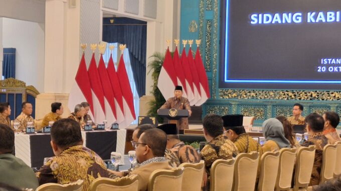 Prabowo Klaim Kemiskinan Turun ke Titik Terendah, Waspadai Dampak Teknologi terhadap Lapangan Kerja