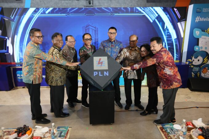 PLN meluncurkan Smart & Green Building dengan PLTS Atap dan sistem digital untuk efisiensi energi serta pengurangan emisi karbon.