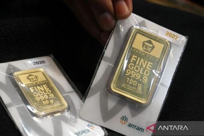 Harga emas Antam hari ini ambles Rp18.000 menjadi Rp2.655.000 per gram.