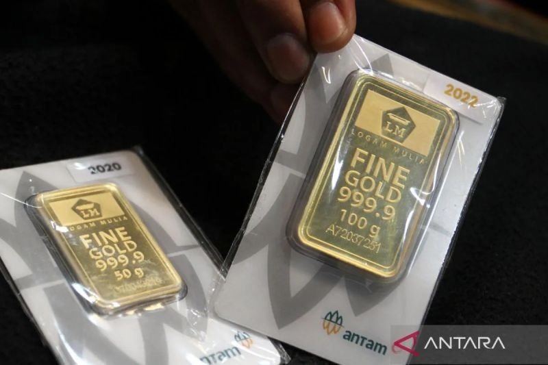 Harga emas Antam hari ini ambles Rp18.000 menjadi Rp2.655.000 per gram.