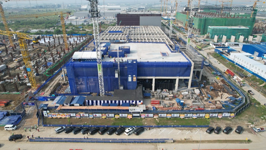 PLN pecahkan rekor pasok listrik 2x725 MVA ke data center Digital Edge Indonesia di Cikarang! Ekosistem AI nasional siap meroket tajam.