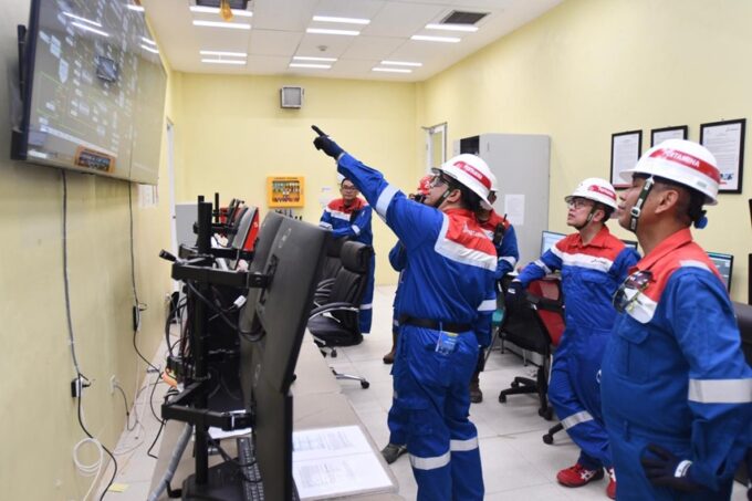 Wadirut Pertamina Oki Muraza sidak aset vital di Jawa demi ketahanan energi nasional!
