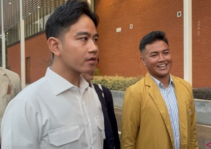 Wapres Gibran Rakabuming Raka ajak 5 mahasiswa keliling 5 provinsi pantau Makan Bergizi Gratis hingga proyek Papua.