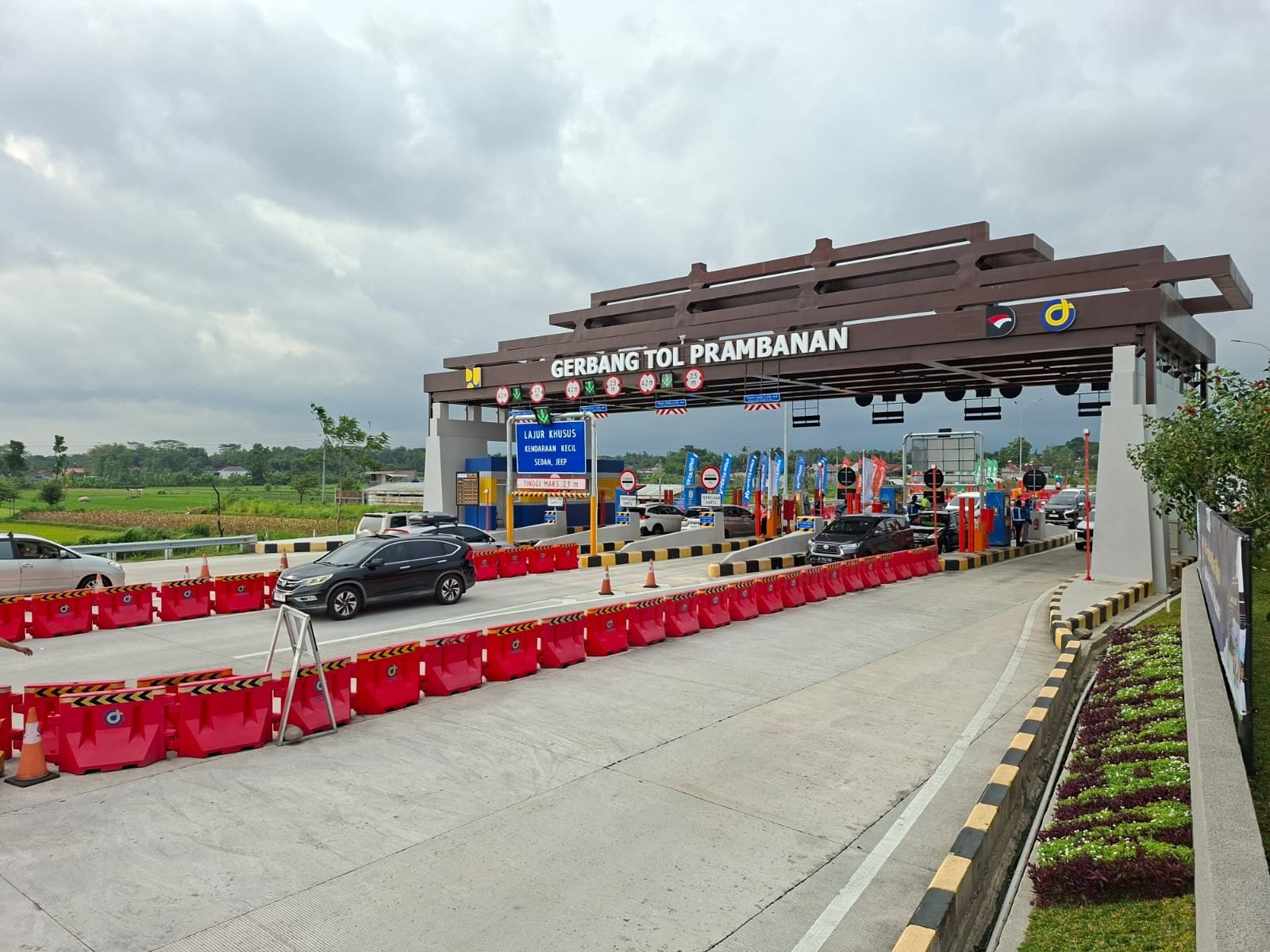 Pendapatan PT Jasamarga Jogja Solo melonjak drastis 669% menjadi Rp281,58 miliar pada 2025. Proyek fisik dikebut, volume lalin naik tajam!