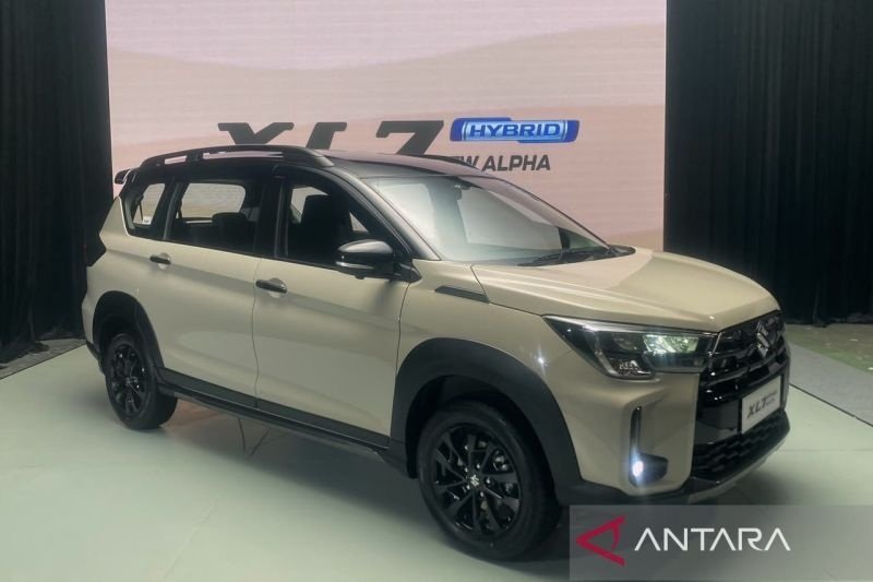 Suzuki menyegarkan New XL7 dengan desain eksterior baru. Varian Alpha tampil lebih sporty, sementara Zeta dan Beta semakin elegan.