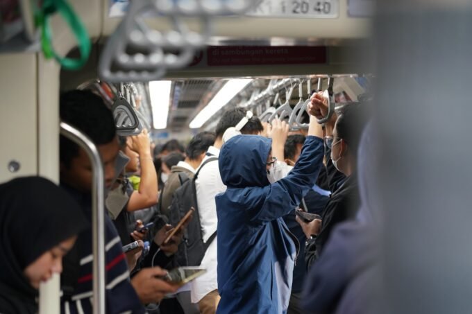 Pengguna LRT Jabodebek mencapai lebih dari 16 juta orang pada Semester I 2026 atau naik 23 persen dibandingkan periode yang sama tahun lalu