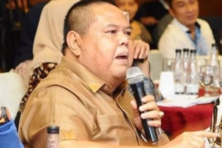 Pengamat energi mengapresiasi pengungkapan dugaan korupsi BBM Pertamina dan mendorong reformasi tata kelola sektor energi nasional.