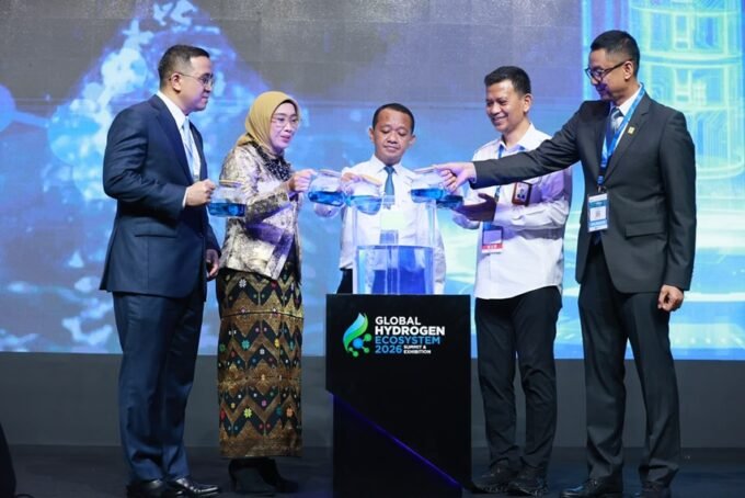 PLN pasang badan bangun ekosistem hidrogen Rp32 triliun! Simak gebrakan BUMN siap pasok energi bersih dan stasiun pengisian kendaraan.
