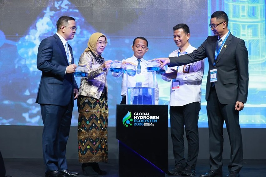 PLN pasang badan bangun ekosistem hidrogen Rp32 triliun! Simak gebrakan BUMN siap pasok energi bersih dan stasiun pengisian kendaraan.