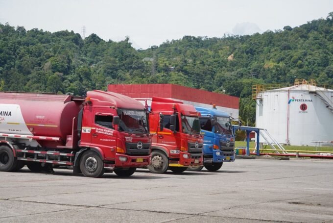 Sofyano Zakaria menilai distribusi BBM dari terminal ke SPBU harus tetap dikendalikan BUMN demi menjaga pasokan dan ketahanan energi.