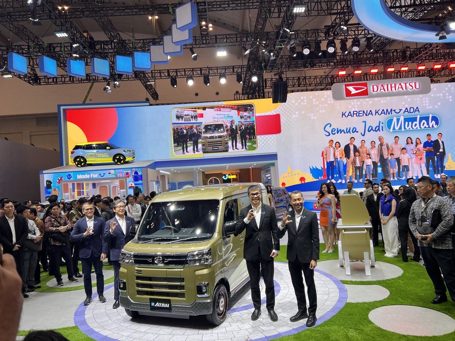 Daihatsu bawa 16 kendaraan, mobil konsep, hybrid, hingga promo kredit 2,99% di GIIAS 2026.