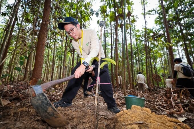 IKN mengembangkan konsep Kota Hutan dengan menanam sekitar 5 juta pohon dan membangun koridor satwa untuk memulihkan ekosistem.