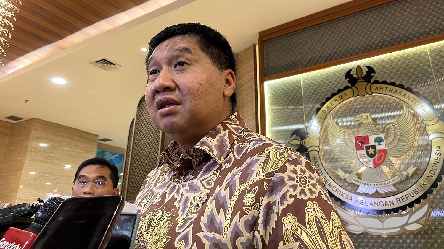 Menteri Ara turun tangan menangani proyek LRT City yang mangkrak dan berdampak pada sekitar 2.400 konsumen yang belum menerima unit.