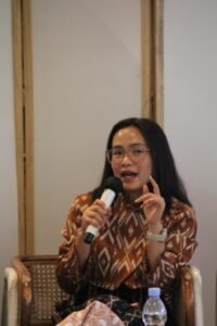 Lenna Phang menilai AI tak bisa menggantikan manusia. Pengalaman, kemampuan berpikir, dan proses belajar tetap jadi pembeda.