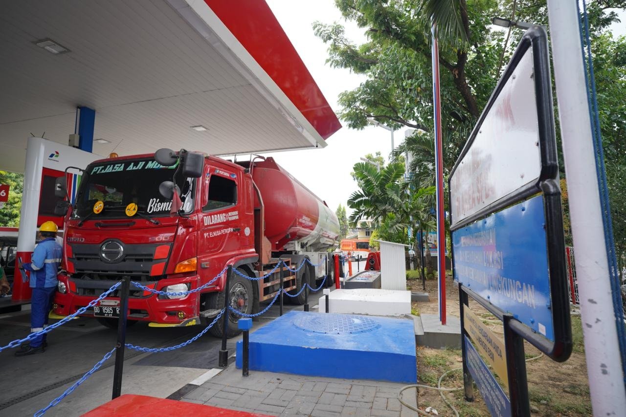Pertamina Patra Niaga genjot pasokan BBM ke SPBU Sulsel saat permintaan naik, termasuk Solar JBT yang meningkat 10–15 persen.
