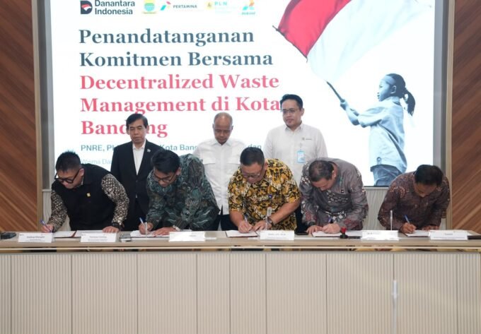 PLN EPI bersama Danantara dan mitra mengembangkan DWM di Bandung untuk mengolah sampah menjadi sumber energi dan produk bernilai tambah.