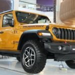 Jeep Wrangler Rubicon 4-Door hadir dengan warna Goldilocks terbatas di Indonesia, membawa mesin turbo 270 PS dan kemampuan off-road khas Rubicon.