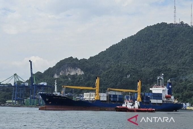Arus barang nonpetikemas Pelabuhan Jayapura melonjak 101,3% menjadi 132.618 ton hingga Agustus 2026.