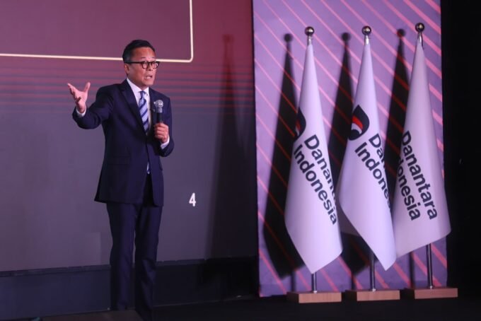 PLN meraih Sector Champion dan Runner Up Danantara Indonesia CX100 Award 2026 berkat transformasi layanan dan pengalaman pelanggan.