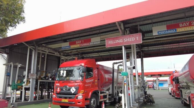 Pertamina menyiapkan tambahan 57,9 juta liter BBM untuk Bali, memperluas layanan SPBU 24 jam, dan memperkuat distribusi.