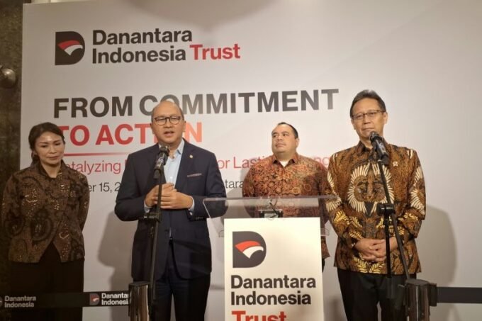 Danantara berkomitmen menyalurkan US$100 juta per tahun. Rp600 miliar mendukung beasiswa dokter spesialis dan Rp200 miliar untuk vaksinasi HPV.