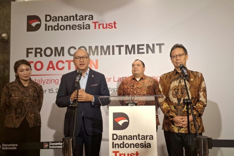 Danantara berkomitmen menyalurkan US$100 juta per tahun. Rp600 miliar mendukung beasiswa dokter spesialis dan Rp200 miliar untuk vaksinasi HPV.